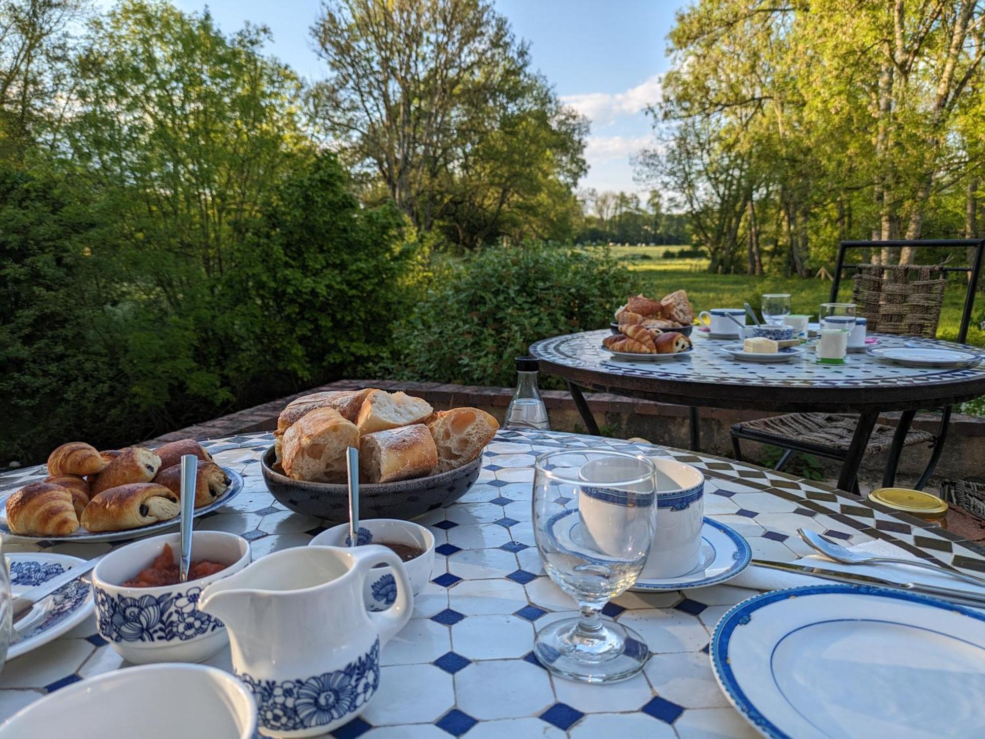 Le Moulin Grenon Bed & Breakfast Mezilles Bagian luar foto